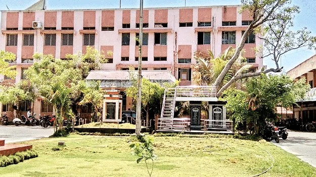 చైర్మన్‌ కుర్చీ కోసం పోటాపోటీ