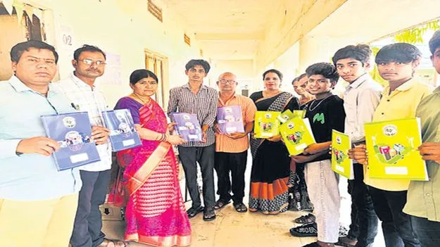 ఇంటర్‌ విద్యార్థులకు ఉచితంగా పుస్తకాలు