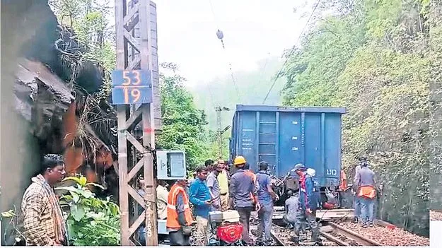 కేకే లైన్‌లో కొనసాగుతున్న పునరుద్ధరణ పనులు