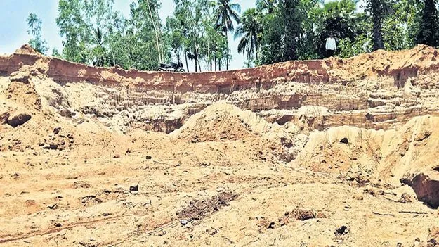 ఇసుకాసురుల బరితెగింపు