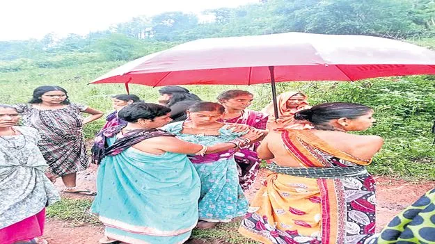 ఆస్పత్రికి వెళుతుండగా మార్గమధ్యంలో ప్రసవం