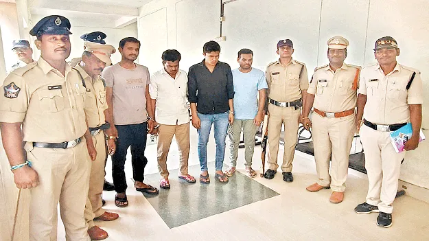 దొంగల ముఠాకు మూడేళ్ల జైలు