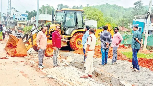 ఆక్రమణలపై కొరడా