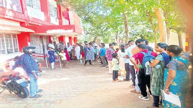 ఆధార్‌ అప్‌డేట్‌కు పాట్లు