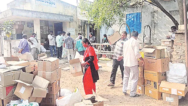 పశు వైద్య శాల సిబ్బంది అవస్థలు