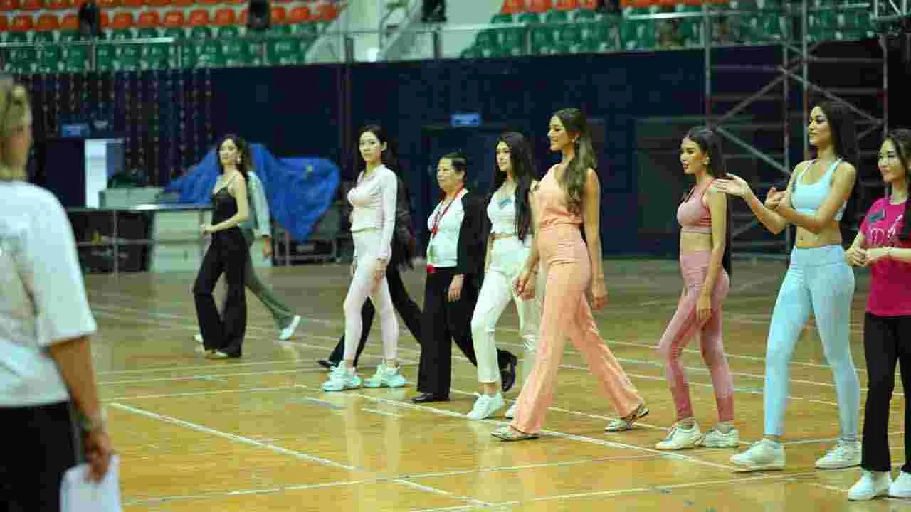  గ్రాండ్‍గా మిస్ వరల్డ్ పోటీలు.. ర్యాంప్‌ వాక్‌తో మెరిసిన అందాల భామలు..