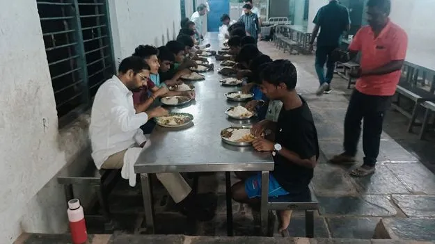 ఉన్నత చదువులు చదివి ఉత్తమ పౌరులుగా ఎదగాలి 