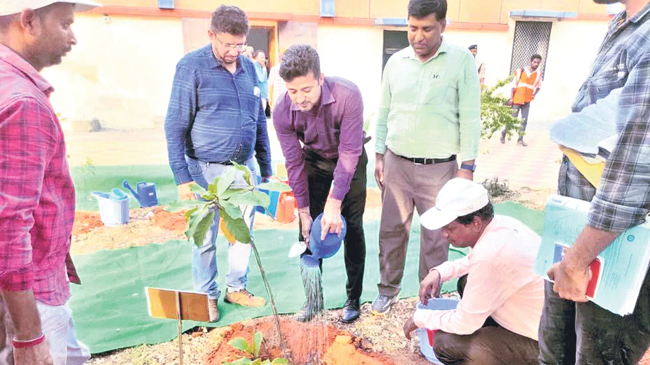 విధుల నిర్వహణలో అప్రమత్తంగా ఉండాలి