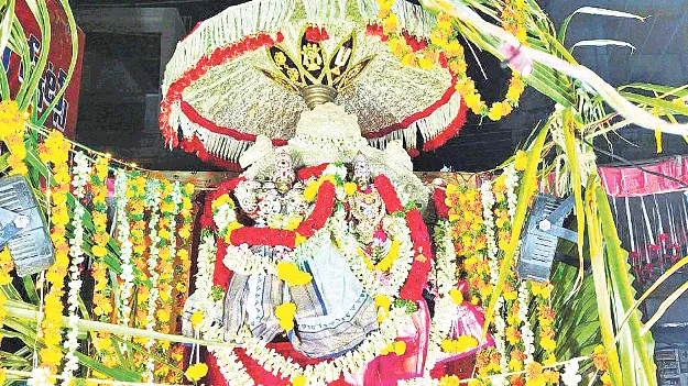 వైభవంగా సత్యదేవుని రథోత్సవం