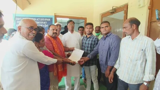 పోడు రైతుల సమస్యలను పరిష్కరించాలని వినతి 