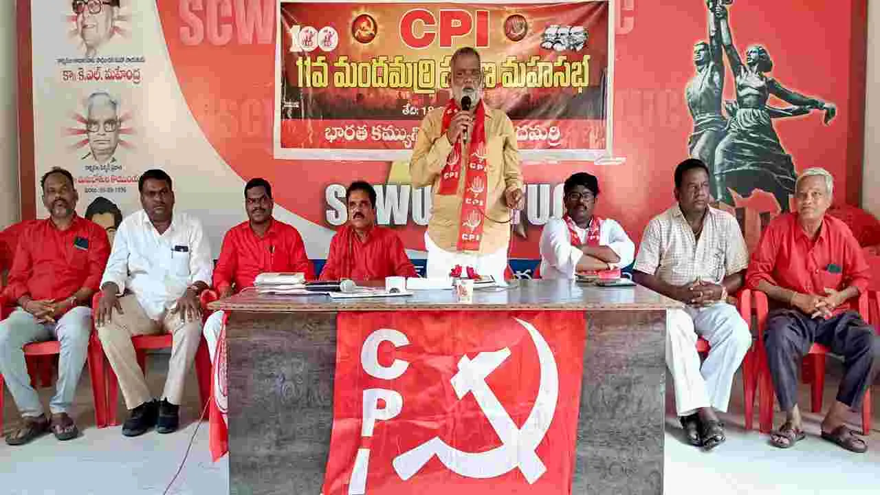 ప్రభుత్వం ఇచ్చిన హామీలను అమలు చేయాలి