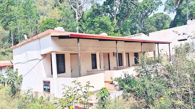 అతిథి గృహం.. నిరుపయోగం