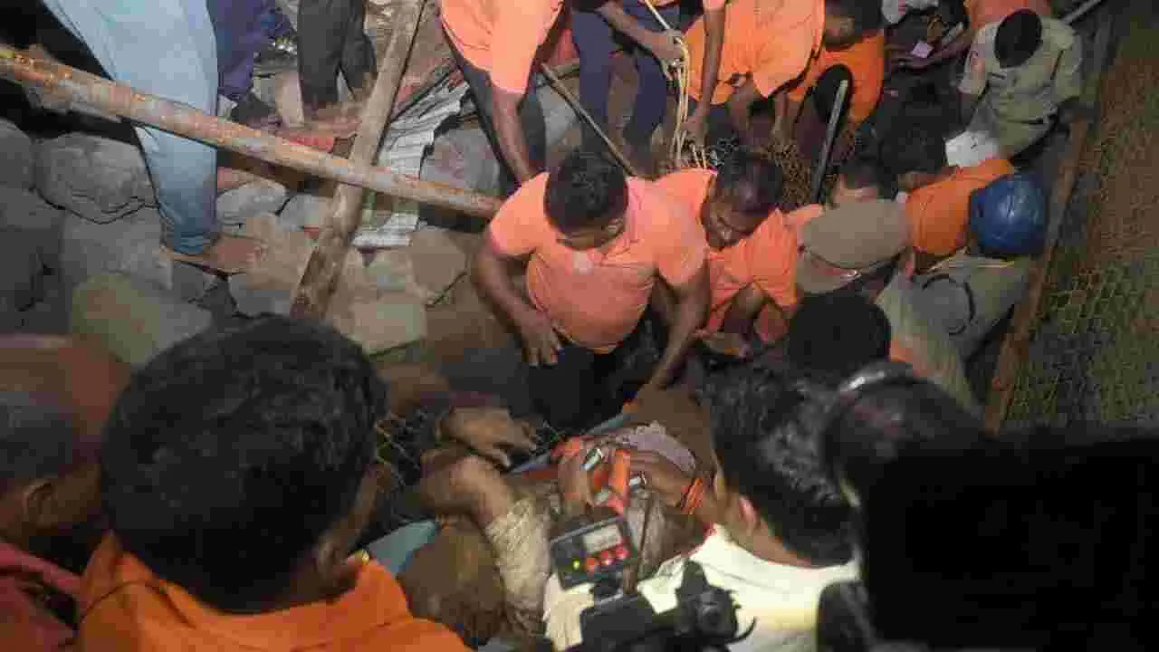 సింహాచలంలో ఘోర ప్రమాదం.. చందనోత్సవం వేళ అప్పన్న సన్నిధిలో అపశృతి..