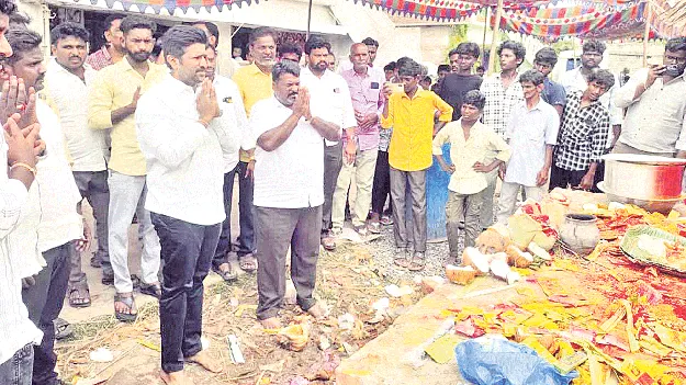 వైభవంగా పోలేరమ్మ విగ్రహ ప్రతిష్ఠ వేడుకలు