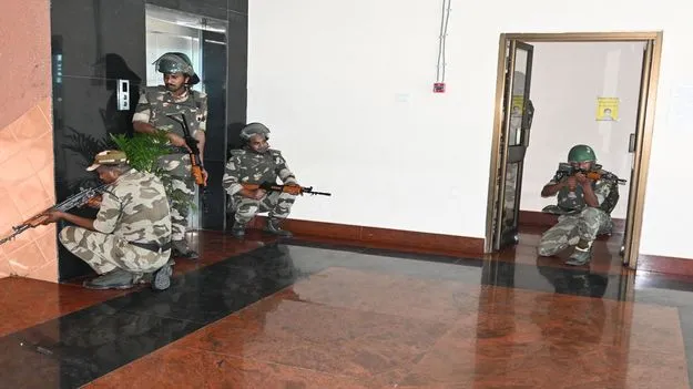 ఆపద సమయంలో భయభ్రాంతులకు గురికావద్దు