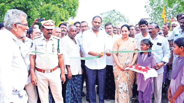 ఉపాధ్యాయులు, ఉద్యోగులకు సముచిత స్థానం