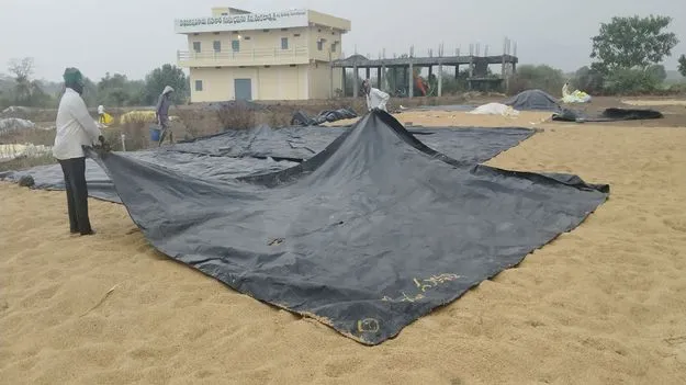  అకాల వర్షంతో అన్నదాతల ఆందోళన