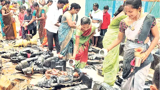 వైభవంగా విగ్రహ ప్రతిష్ఠ వేడుకలు