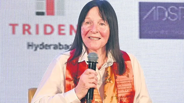 Julia Morley: అందంతో కీర్తి.. మహిళల్లో స్ఫూర్తి 