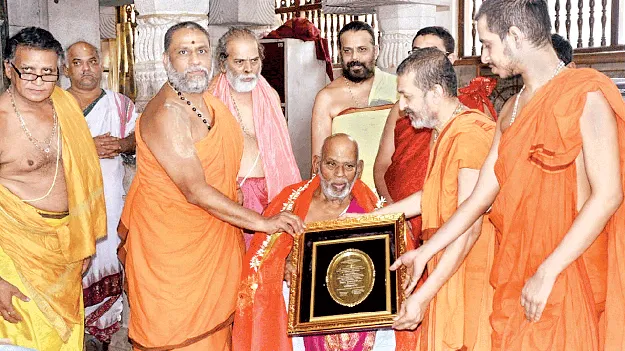 గిరిరాజాచార్‌కు పారా విద్యామాన్య అవార్డు