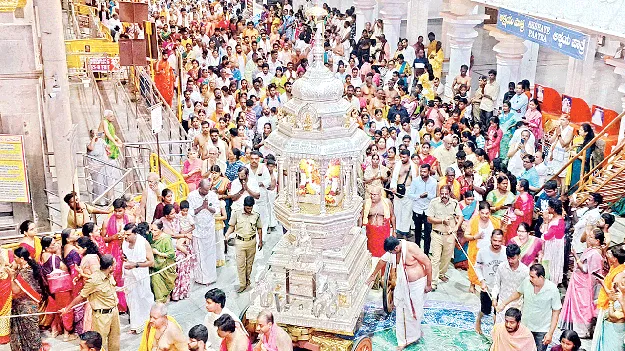 రమణీయం.. ప్రహ్లాదరాయల వెండి రథోత్సవం
