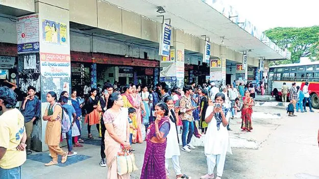 ఆర్టీసీ అద్దె బస్సుల డ్రైవర్ల సమ్మె