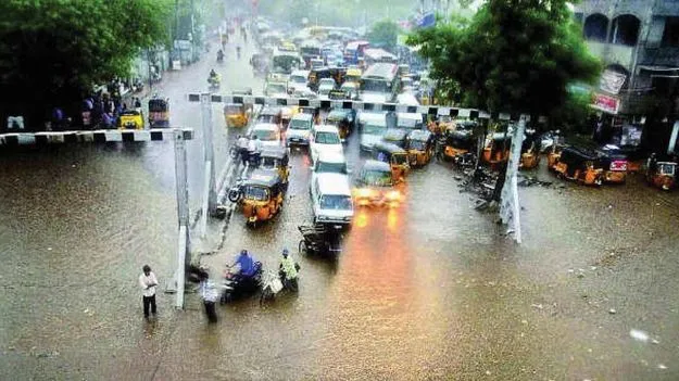 Heavy Rainfall:హైదరాబాద్‌లో భారీ వర్షం 