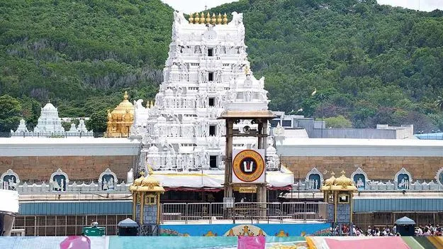 Tirumala: తిరుమలలో నమాజ్‌ చేసిన డ్రైవర్‌