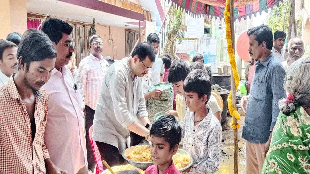 శ్రీరామచంద్రుని ఆశీస్సులతో సుఖసంతోషాలతో ఉండాలి