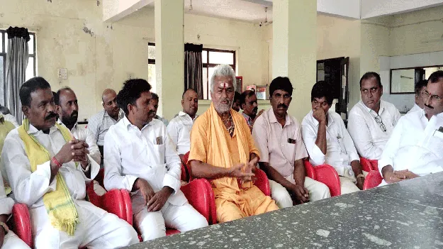 రాజంపేట టీడీపీ బాధ్యతలు స్థానికులకు ఇవ్వాలి