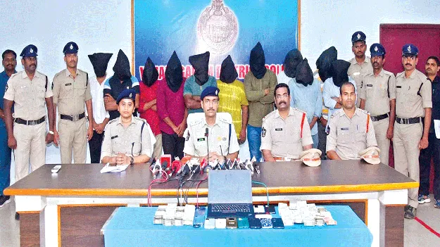  మామిడితోటలో బెట్టింగ్‌ 