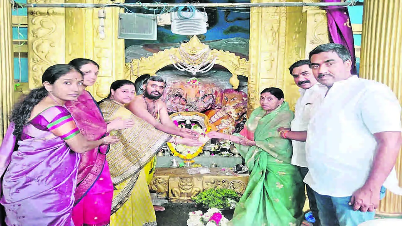 GOD: సుబ్రహ్మణ్యేశ్వరుడికి బంగారు నెమలి కంఠాభరణం 