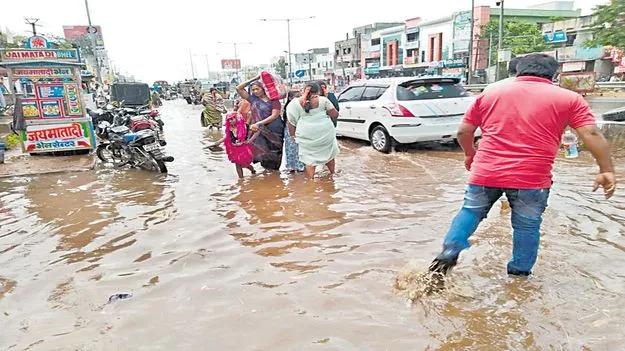 రహదారులు జలమయం