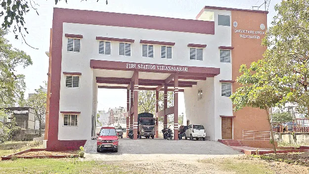  నిర్మాణాలు ఇక్కడ.. దరఖాస్తులు అక్కడ