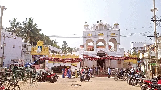 Arasavalli Temple: కమీషన్ కొట్టు.. బిల్లు పట్టు