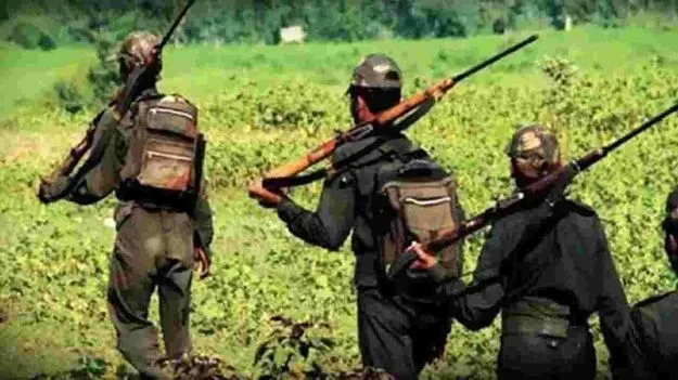 Maoists: గిరిజనుడిని హత్య చేసిన మావోయిస్టులు