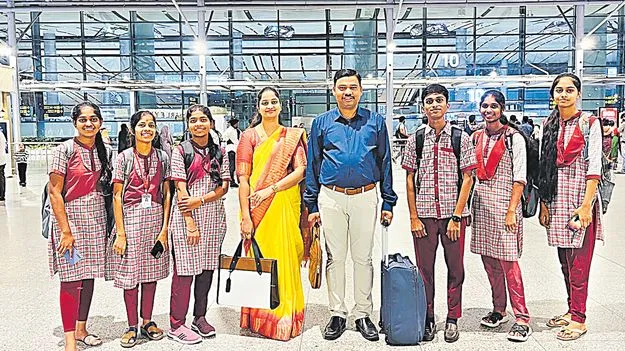 Inspector: విమానం ఎక్కిన సర్కారు బడి పిల్లలు