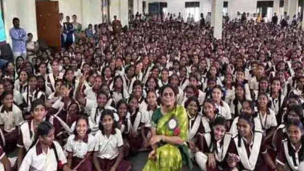 బాలికల విద్యాసంస్థల్లో మహిళా సిబ్బందే ఉండాలి