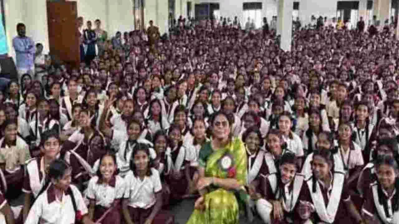 బాలికల విద్యాసంస్థల్లో మహిళా సిబ్బందే ఉండాలి
