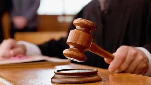 విదేశీ లాయర్లపై కఠిన ఆంక్షలు