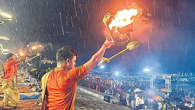 Kaleshwaram: కాళేశ్వరంలో నవరత్న మాల హారతి! 