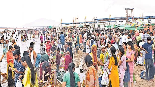 Kaleshwaram: 8వ రోజు లక్ష మంది పుష్కర స్నానం!