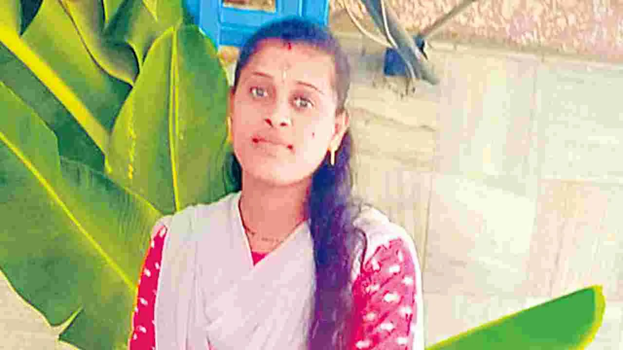 ఆడపిల్ల పుట్టిందని అదనపు కట్నం అడిగారు