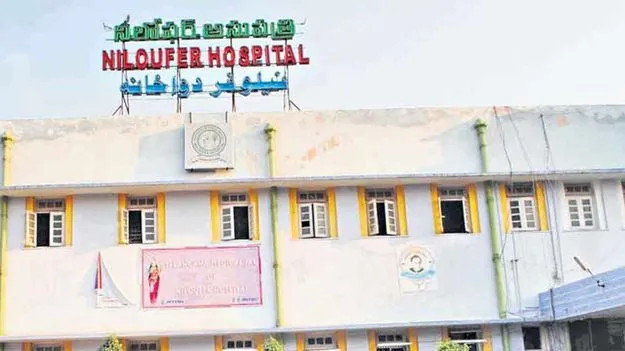 Niloufer Hospital: నీలోఫర్‌ ఆస్పత్రిలో అక్రమ నిర్మాణం కూల్చివేత |  Unauthorized Medical Shop at Niloufer Hospital Demolished by Officials