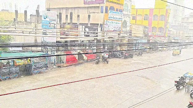 గాలులతో వర్షం