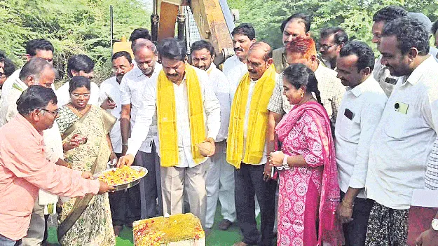 సాగర్‌ కాల్వలో చిల్లచెట్ల తొలగింపు