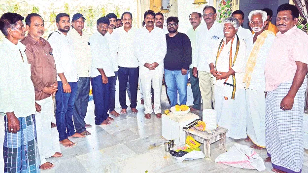 లక్ష్మీనరసింహస్వామికి ఎమ్మెల్యే ప్రత్యేక పూజలు