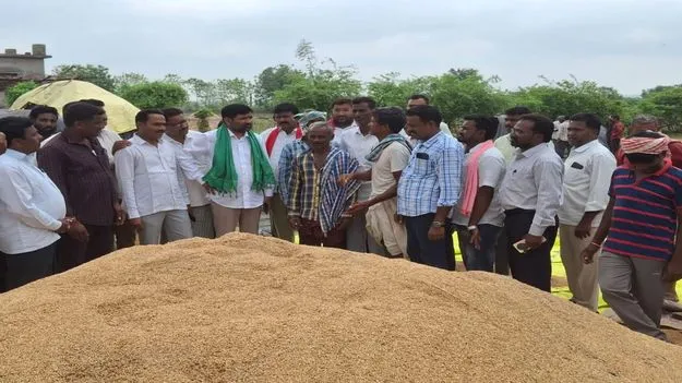 ప్రభుత్వ నిర్లక్ష్యం వల్లే రైతులకు తీవ్ర నష్టం 