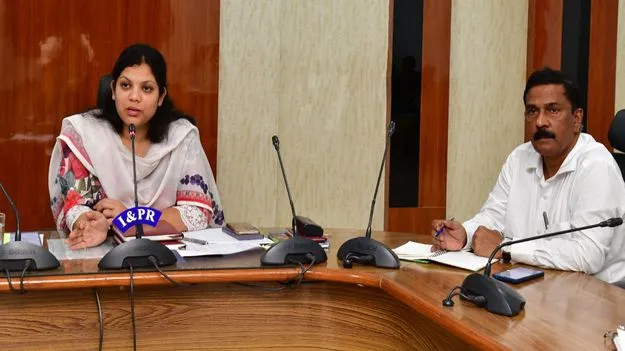 Karimnagar:  వర్షాలపై అప్రమత్తంగా ఉండాలి