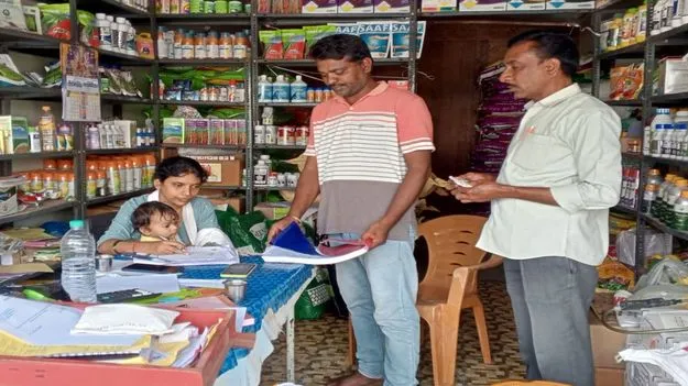 Karimnagar:  ఎరువులు, విత్తనాల దుకాణాల్లో తనిఖీలు